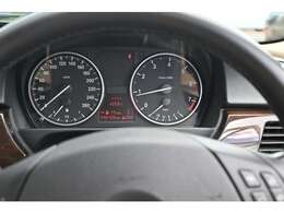 走行は98100キロです、この年代の車両は消耗品を交換して長くご使用いただけます。