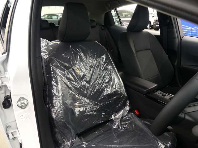 ★運転席周りには目立つスレやへこみなども無く、きれいな状態を保っております。