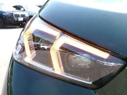 LEDヘッドライトを装備しております、夜間での視界確保に貢献します。