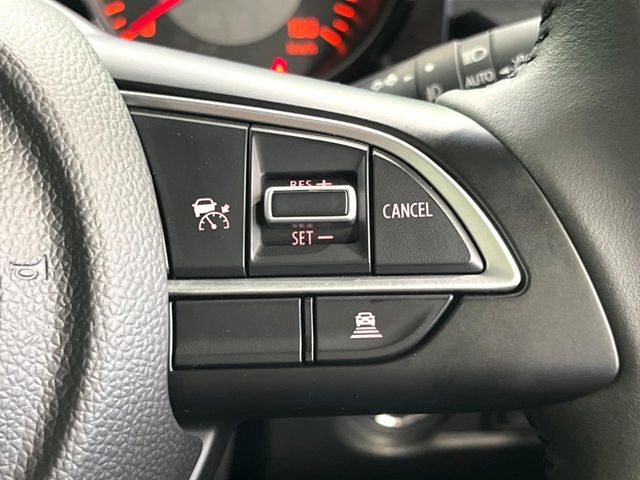 【アダプティブクルーズコントロール】高速道路での長距離走行が楽に！！自動で速度を保つクルーズコントロールが、衝突軽減システムと連携し、前方の車両を感知して車間を保つように速度調節してくれます！！