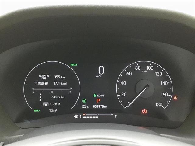 WECARSの展示場では実際に見て、触ってお車をお選びいただけます！知識の豊富な営業スタッフが様々なカーライフをご提案いたします！