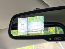 【マルチアラウンドモニター】専用のカメラにより、上から見下ろしたような視点で360度クルマの周囲を確認することができます☆死角部分も確認しやすく、狭い場所での切り返しや駐車もスムーズに行えます。