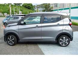 渋めの落ち着きのあるガンメタリックのボディーカラー