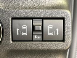 【両側パワースライドドア】スマートキーや運転席のスイッチで後席両側スライドドアの開閉が可能♪電動だから力を入れてドアを開ける必要が無く、小さなお子様でも簡単に開け閉めでき快適です♪