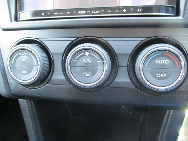フルオートエアコン装備車です！温度を設定するだけで快適な車内環境を維持できます♪
