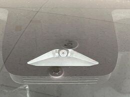 【トヨタセーフティセンス】走行中に前方の車両等を認識し、衝突しそうな時は警報とブレーキで衝突回避と被害軽減をアシスト。より安全にドライブをお楽しみいただけます。