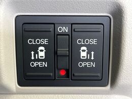 【両側パワースライドドア】スマートキーや運転席のスイッチで後席両側スライドドアの開閉が可能♪電動だから力を入れてドアを開ける必要が無く、小さなお子様でも簡単に開け閉めでき快適です♪