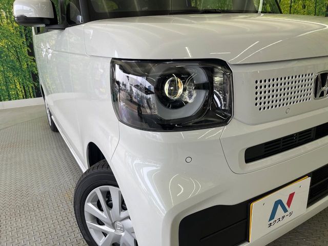 【LEDヘッドライト】悪天候や夜間走行時も良好な視界を確保し安心して運転できる高輝度LEDヘッドライトを装備！点灯速度が早く、消費電力も抑えられています。