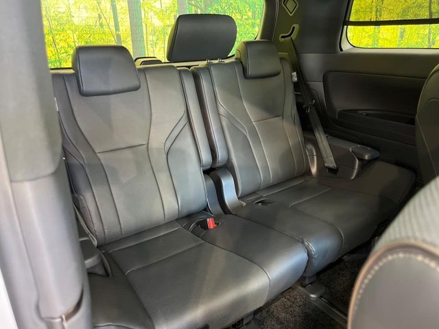 3列目シートはもちろん状態良好☆大人でもゆったりと座って頂けますので、大人数でのお出かけもラクラクです♪ご家族で、気の知れた仲間で、ドライブに行くのが楽しみですね♪
