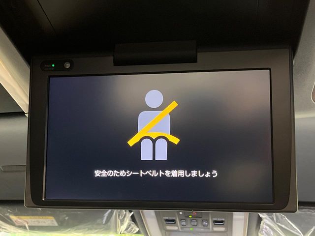 【12.1型フリップダウン】大画面モニターで後席でもエンタメをお楽しみいただけます。家族や友人とお出かけする機会が多い方に大人気です♪