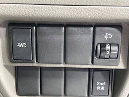 安心の最長10年・走行無制限保証（有償）をご用意。保証内容も充実はもちろん、無料点検＆オイル交換や、年中無休の全国・24時間ロードサービスも付帯されておりますのでご安心下さい。