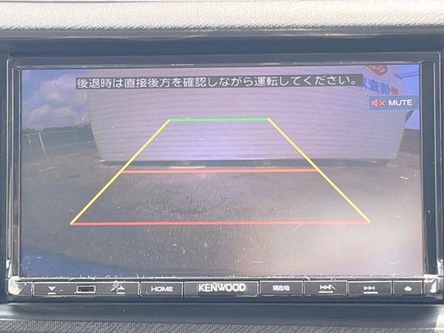 【バックカメラ】駐車時に後方がリアルタイム映像で確認できます。大型商業施設や立体駐車場での駐車時や、夜間のバック時に大活躍！運転スキルに関わらず、今や必須となった装備のひとつです！