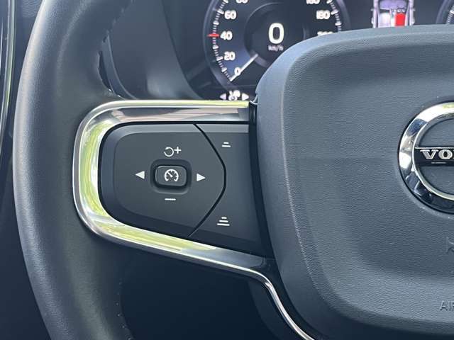 LIBERALAでは多種多様の車種をご用意させていただいております。お客様がご納得いくまで、そのお車の持つ特性を五感すべてで感じ取っていただける場をご提供します。