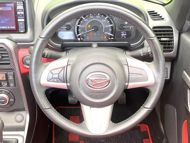 ステアリングも使用感が少なく、きれいな状態となっております♪