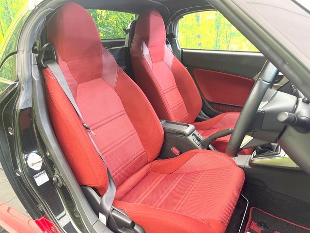 運転席シート廻りは使用感も少なく、良好な状態となっています。丁寧に使われていたことがよくわかりますね。