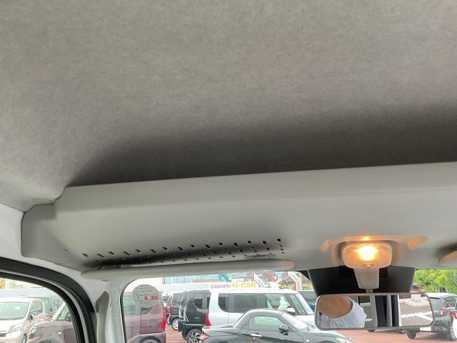 頭上には収納スペースがあります◎