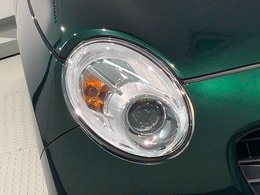LEDヘッドライトは、点灯の瞬間から最大光量を発揮し、突然暗くなるトンネルなどでの安定感を高めます。