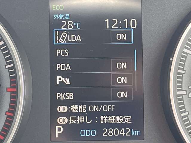店内のキッズコーナーには人気ゲームやDVDをご用意、TV・雑誌も取り揃えておりますので整備待ち時間でも退屈致しません♪各種お飲み物のご用意、お子様には風船とお菓子をプレゼントしております♪