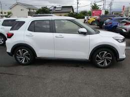 広々とした車内空間に優れた燃費性能。更にデザインも上質で人気のお車です！