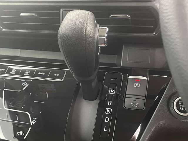 お車の在庫状況はネットからのお問い合わせですと営業時間外の場合、返信にお時間頂いております、在庫の確認をお急ぎの際は、営業時間内にお電話によるお問い合わせをお勧めします。