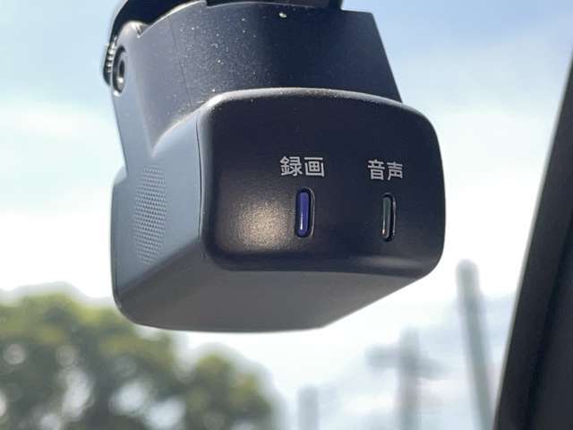 ドライブレコーダー装備です！もしもの時やあおり運転など、映像記録は証拠になるのであると安心ですね！
