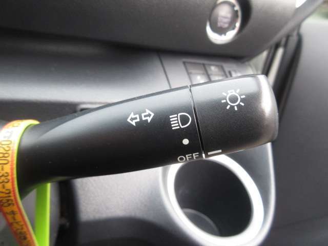 ご納車後も安心なプレミアム保証をご提案いたします。ナビや電装品、エアコンなども含めた600項目の充実した保証内容と安心のロードサービス付帯でサポートいたします。詳細はお尋ねください。
