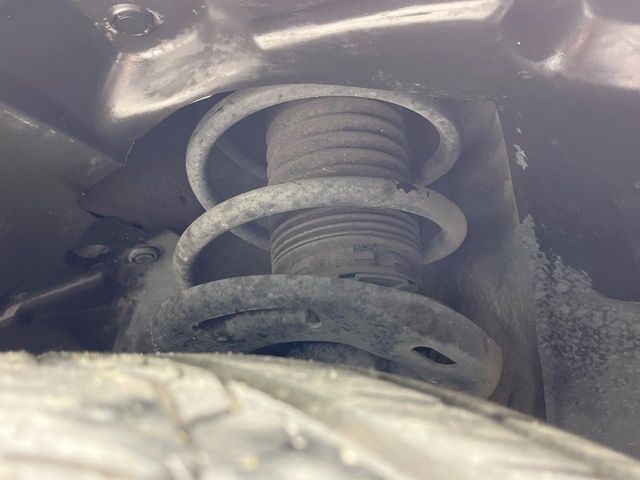 お車を安心してお乗りいただく為には、足回りの定期点検が欠かせません。サービスサポート（有償保証）では無料点検もご提供しており、安心のカーライフをお過ごしいただけるサポート体制が整っています。