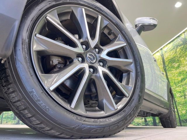 【純正18インチアルミホイール】外観にマッチした純正アルミホイールを装着しております。各種社外アルミホイールや、スタッドレスタイヤも取扱いしております。是非ご相談ください♪