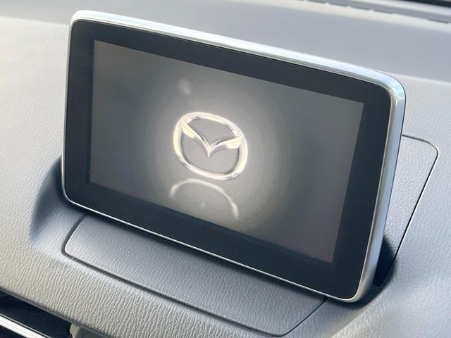 【マツダコネクトナビ】車内の雰囲気にマッチした一体型タイプのナビ。各種車輌設定やBluetooth再生等、様々な機能が楽しめます。直感的なダイヤル操作が可能で、使い勝手も良好です。