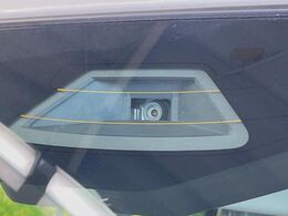 【スズキ　セーフティサポート】走行中に前方の車両等を認識し、衝突しそうな時は警報とブレーキで衝突回避と被害軽減をアシスト。より安全にドライブをお楽しみいただけます。