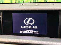 【メーカー純正ナビ】インテリアに溶け込むスタイリッシュな「専用設計」メーカーナビを装備♪視認性や操作性など基本性能にも優れ、より上質なカーライフをお楽しみいただけます。