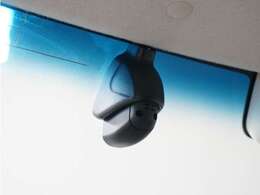 ◆ドライブレコーダー◆映像・音声などを記録する自動車用の装置です。　もしもの事故の際の記録はもちろん、旅行の際の思い出としてドライブの映像を楽しむことができます。