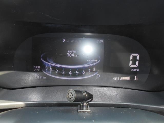LEDのデジタルスピードメーターが装備されています。