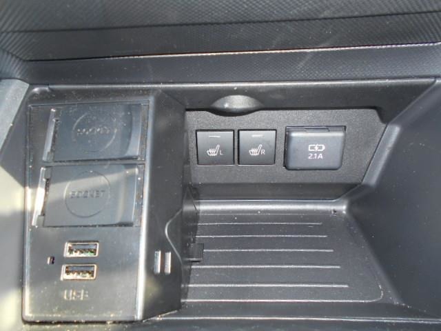 運転席と助手席にシートヒーターが装備されているので、寒い季節でも安心！