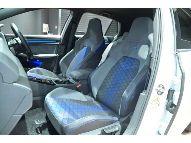 R専用エクステリア　R専用ファブリック＆マイクロフリースシート　トップスポーツシート（運転席/助手席）ランバーサポート（運転席/助手席）