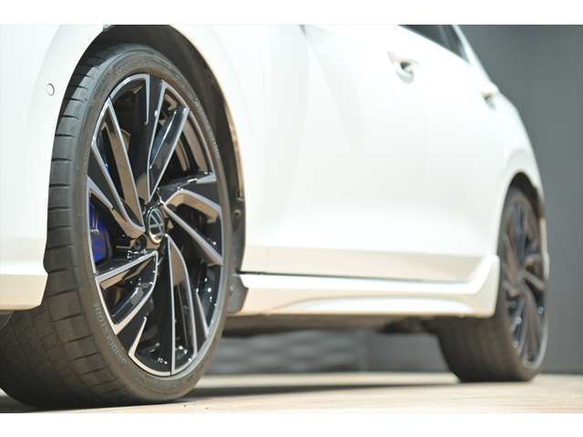 235/35 R19タイヤ/8Jx19アルミホイール（5ダブルスポーク）