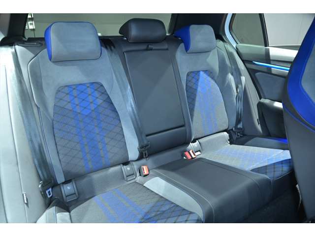 R専用エクステリア　R専用ファブリック＆マイクロフリースシート　トップスポーツシート（運転席/助手席）ランバーサポート（運転席/助手席）