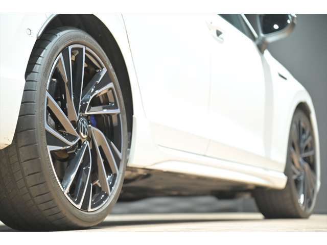 235/35 R19タイヤ/8Jx19アルミホイール（5ダブルスポーク）