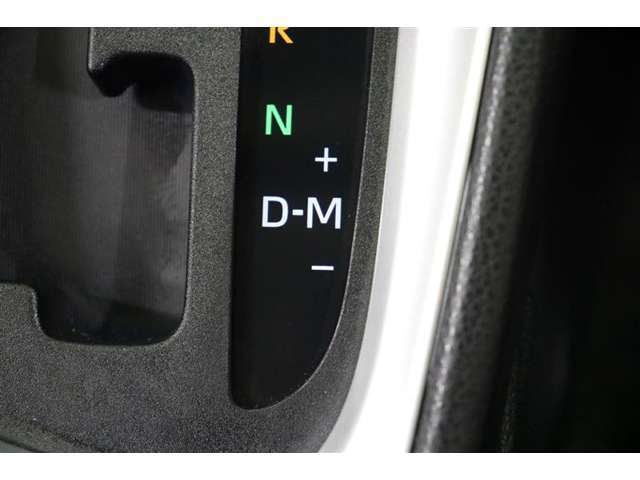 MTモード（シーケンシャルシフト）を装備しています。CVT車でありながら、マニュアル感覚のシフトチェンジが可能です。ドライバーの変速操作に応えたアクティブな走りが楽しめます。