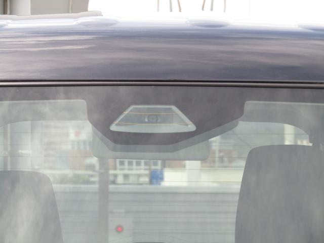 デュアルブレーキサポート：運転中に発生する可能性のある前方の障害物や歩行者との衝突を回避するために、車両を自動的にブレーキをかけて安全を確保します。