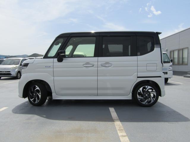 実用性とデザイン性、そして先進技術を融合させた車両です。特にカスタム仕様は、よりスタイリッシュでスポーティなデザインが特徴的で、都会的なライフスタイルにぴったりの一台です。