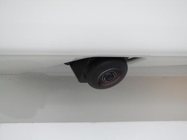 【全方位モニターリヤカメラ】周囲の状況を360度確認できることで、駐車や狭い道での運転が格段にしやすくなります。特に、後方や側面の死角をカバーしてくれるので、安全性が向上します。