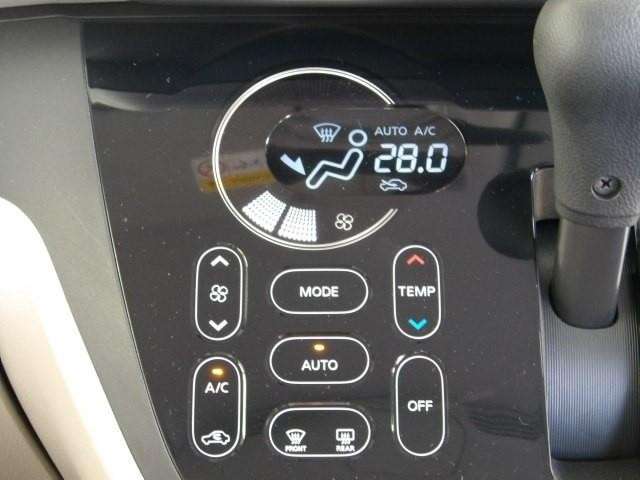 オートエアコンを装着しておりますので車内をお好みの快適な温度に保つことが可能です！