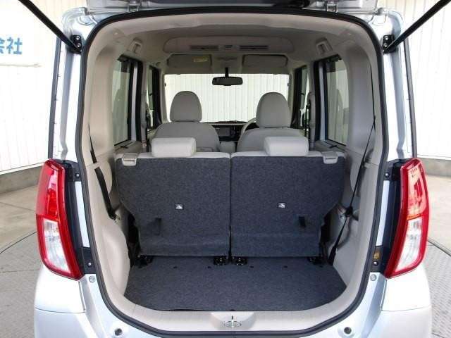 普段使いには十分な広さのラゲッジスペース！