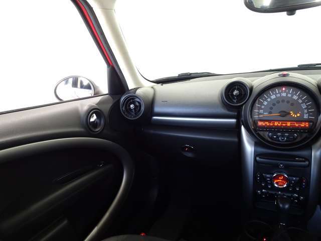 お近くのお客様はご都合が宜しければ是非当店までお越し頂き車両を見て頂きたいと思っております！当店自慢の良質車を是非お客様にご納得頂いてから乗って頂きたい！良い所、悪い所すべてご説明します！