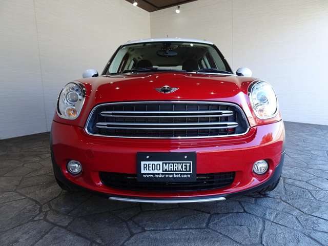 当社カーディテイリング専門の部署を設けておりますので、展示車両1台1台細部まできれいに仕上げるよう努力しております。他店様との違いをご覧いただけますと大変うれしいです。