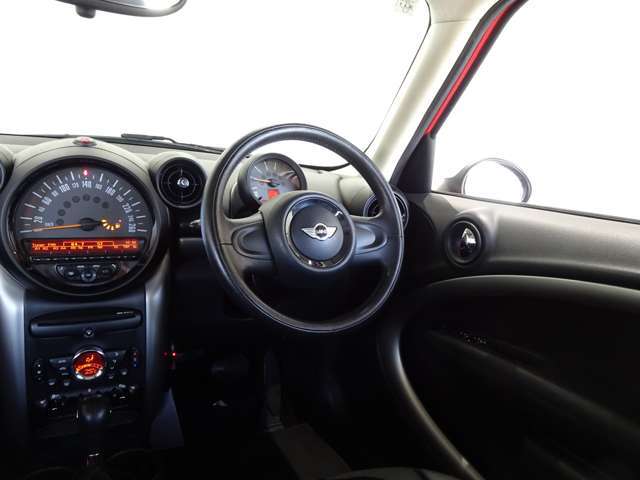 当店は仕入に拘っております！お車の買取店を自社経営しておりますのでユーザー様から直接仕入れる事によってオークションでの仕入れとは違ったリーズナブルなプライスとハイクオリティーを実現しております！