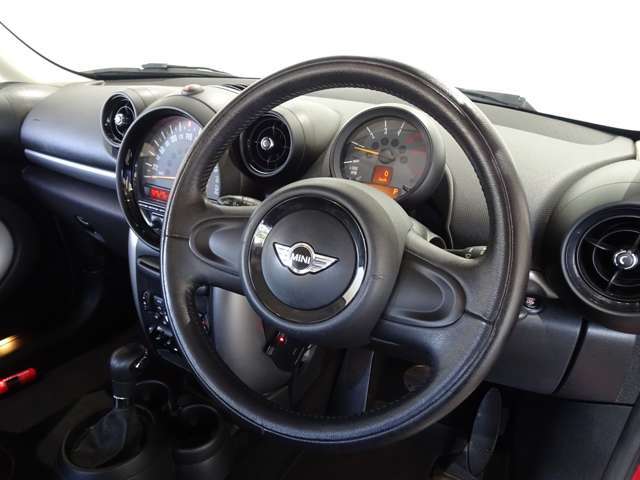 自動車保険の見直し、ご提案可能で御座います。保険会社も変更やプラン見直しで最適なプランをご用意させて頂きます。詳しくは店舗コーディネーターまでお問い合わせくださいませ。