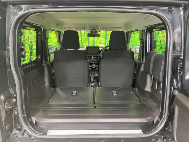普段のお買い物や通勤、送迎等に十分な荷室スペースを確保しております。セカンドシートを倒すと、大きな荷物の積載も可能です♪