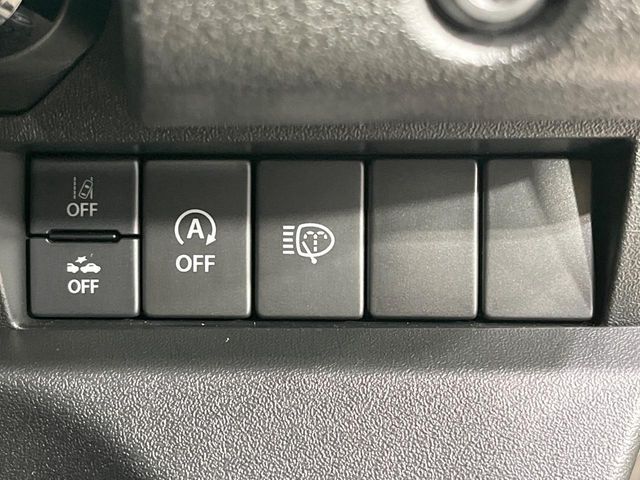 【車線逸脱抑制機能】高速道路走行時、車線からはみ出しそうな時にステアリングを制御し車線内を走行する様にアシスト。より安全な運転をサポートしてくれます！